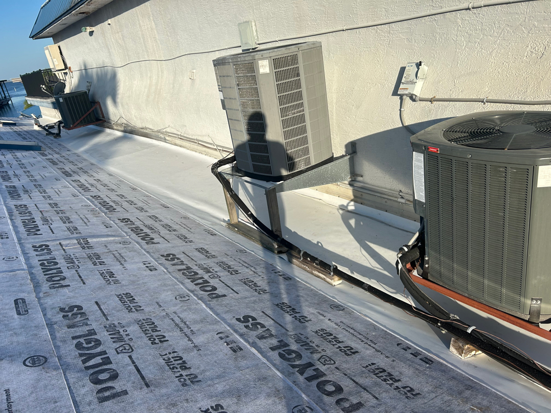 New dead valley and metal roof above area photo 1