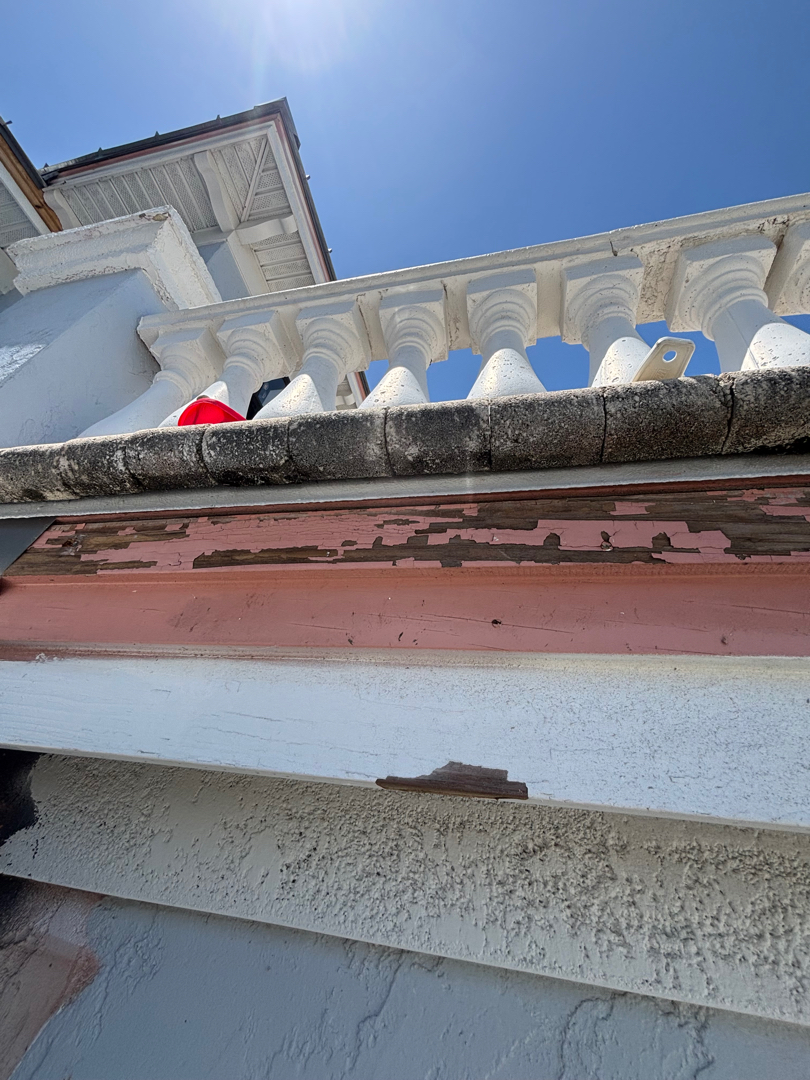 NEW 6'' Seamless Gutters & Downspouts photo 3