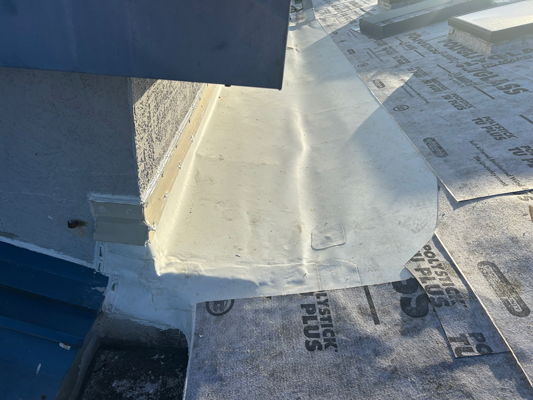 New dead valley and metal roof above area photo 3