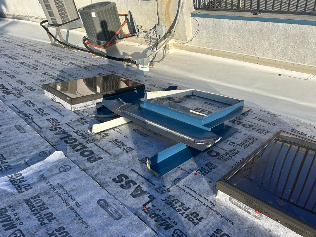 New dead valley and metal roof above area photo 2