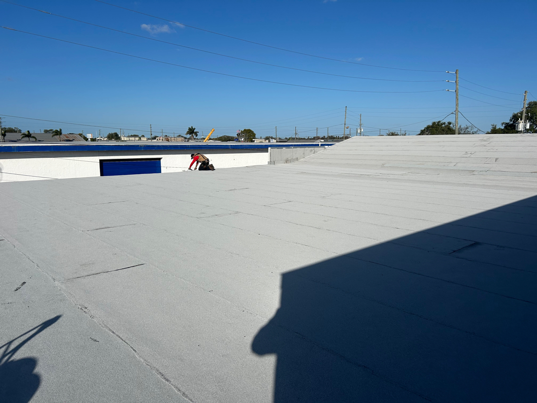Rest of back flat roof - Photo 5